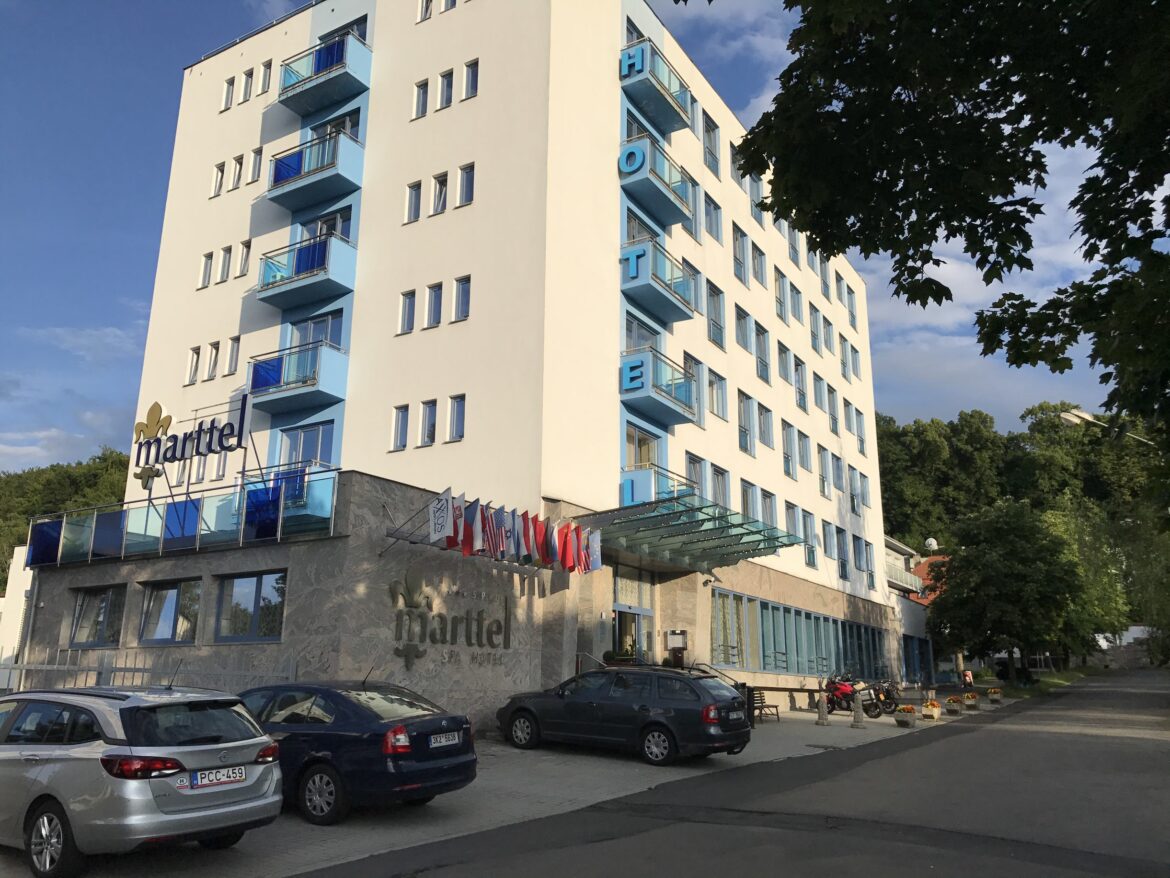 VAN HÖSBACH NAAR KAROLY VARY (KARLSBAD)