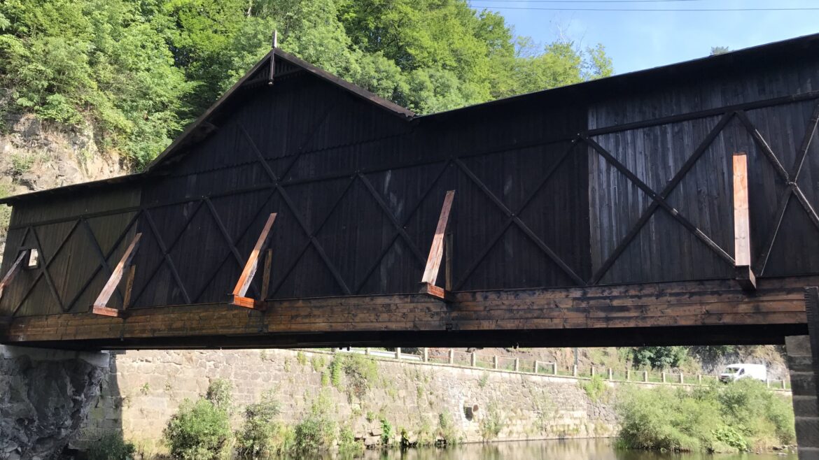 VAN ŠPINDLERŮV MLÝN NAAR SRBSKÁ KAMENICE